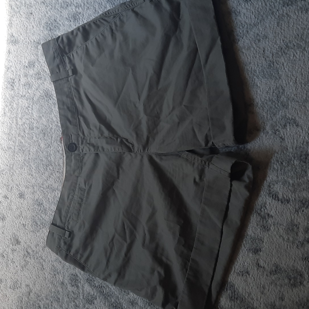 Banana republic dark/army green khaki shorts, size 8